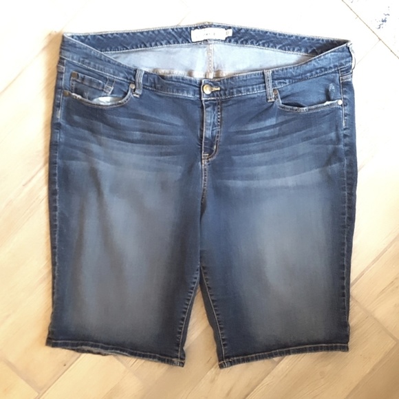 torrid Pants - TORRID Jean Denim Stretch Bermuda Shorts sz 26